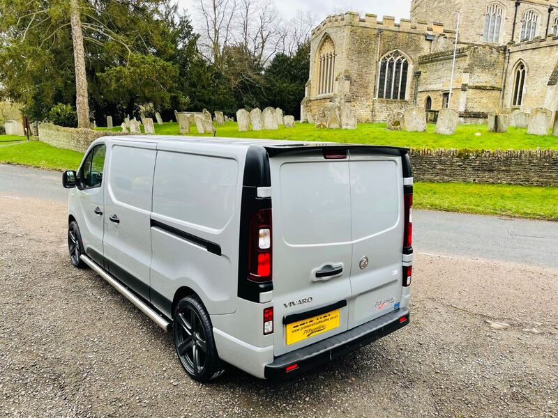 VAUXHALL VIVARO