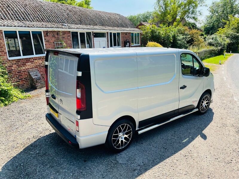 VAUXHALL VIVARO