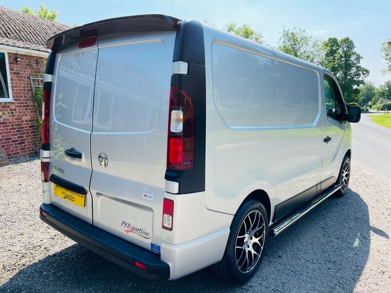 VAUXHALL VIVARO