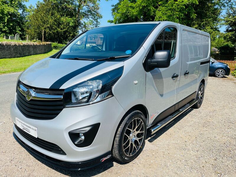 VAUXHALL VIVARO