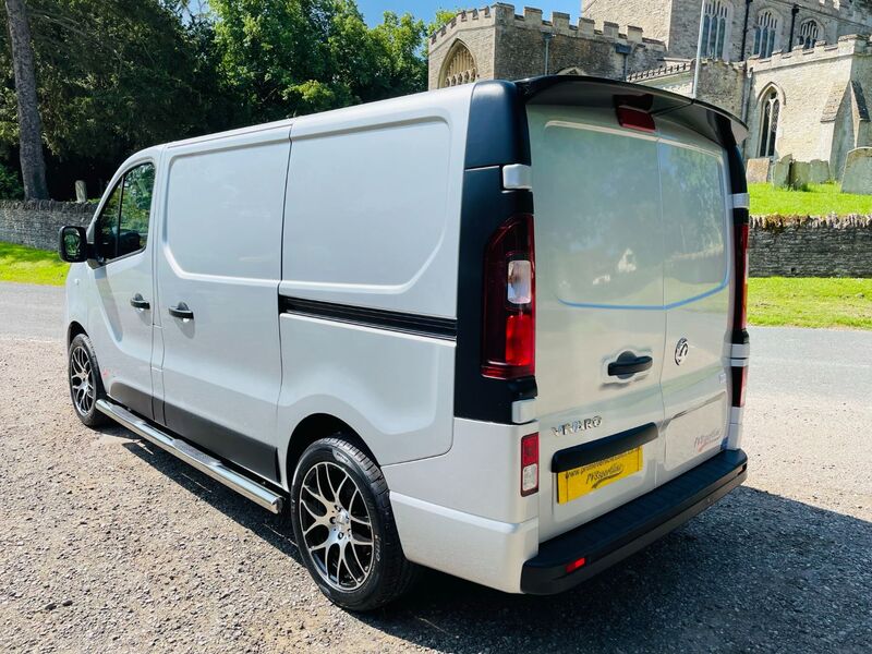 VAUXHALL VIVARO