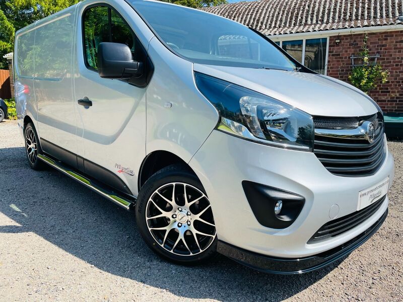 VAUXHALL VIVARO