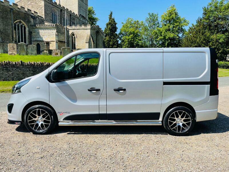 VAUXHALL VIVARO