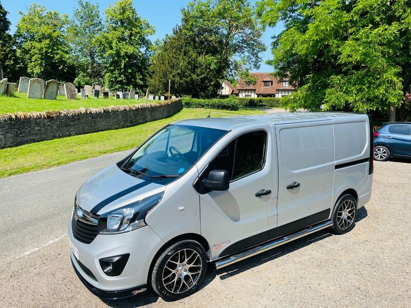 VAUXHALL VIVARO