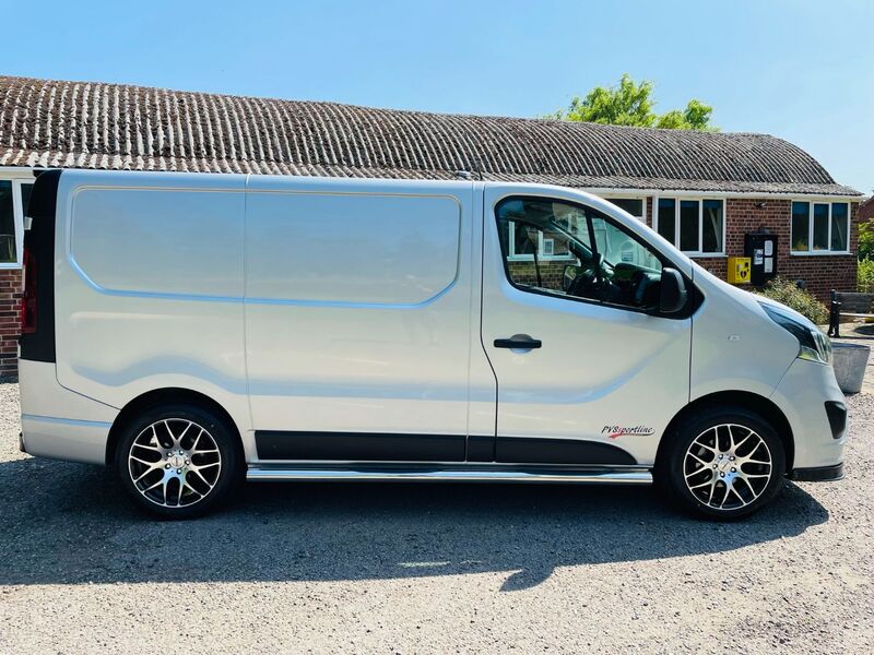 VAUXHALL VIVARO