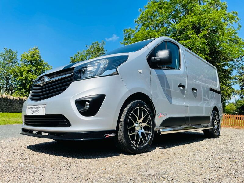 VAUXHALL VIVARO