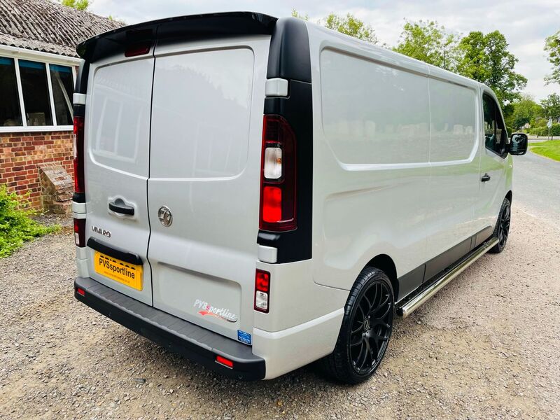 VAUXHALL VIVARO