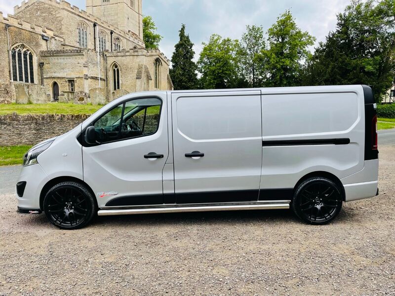 VAUXHALL VIVARO