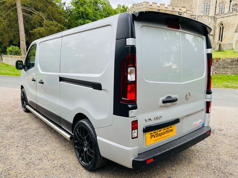 VAUXHALL VIVARO