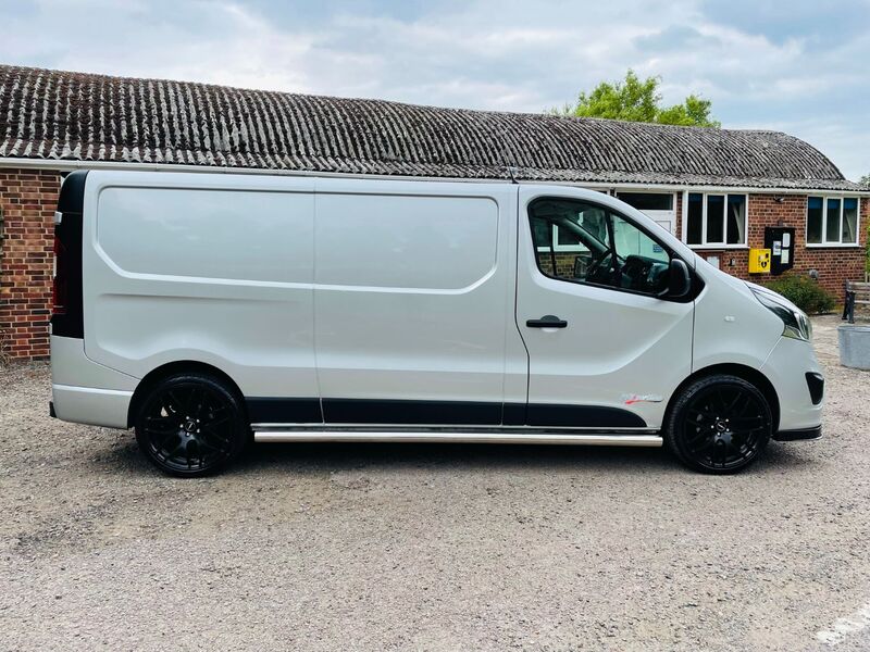 View VAUXHALL VIVARO L2H1 2900 SPORTIVE CDTI PVSSPORTLINE EDITION