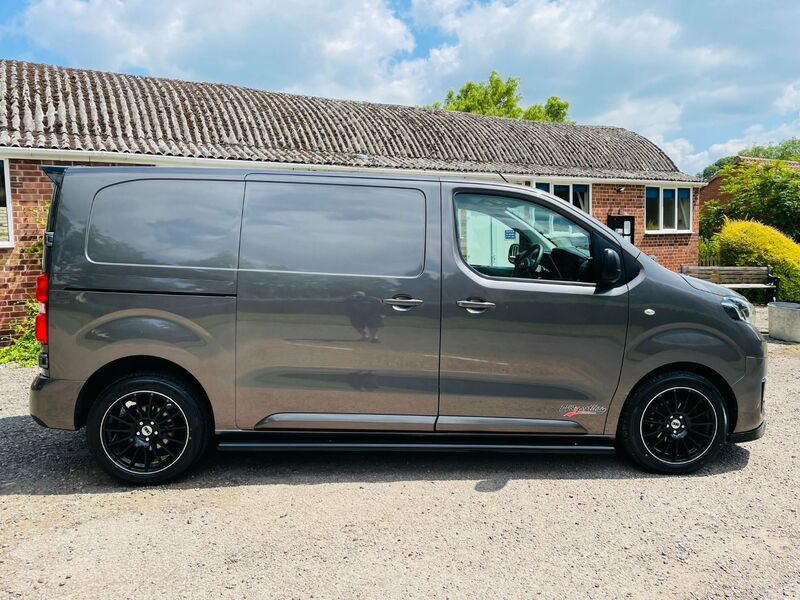 TOYOTA PROACE