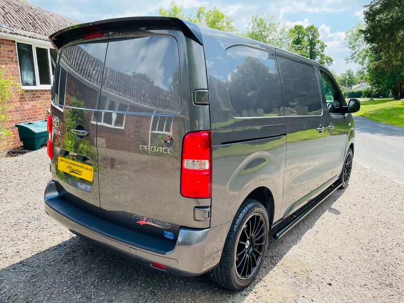 TOYOTA PROACE