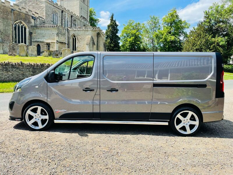 VAUXHALL VIVARO