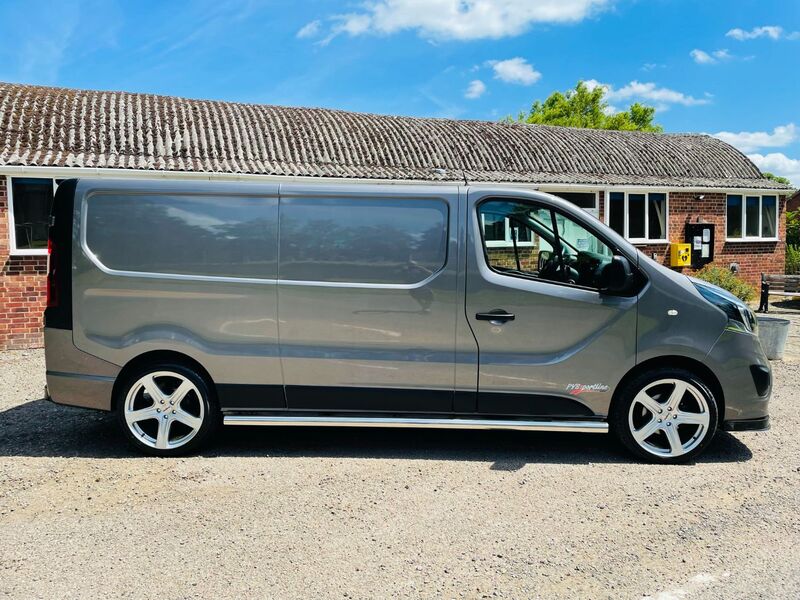 VAUXHALL VIVARO