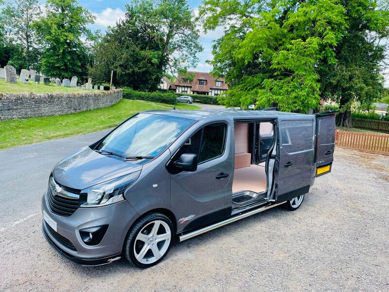 VAUXHALL VIVARO