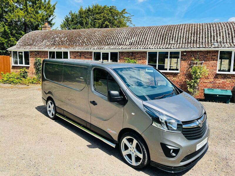 VAUXHALL VIVARO