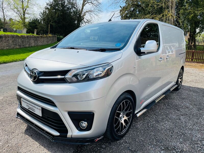 TOYOTA PROACE