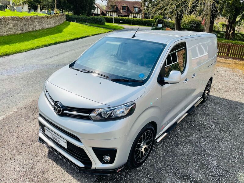 TOYOTA PROACE