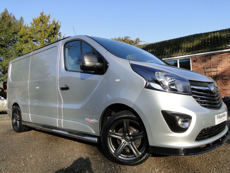 VAUXHALL VIVARO