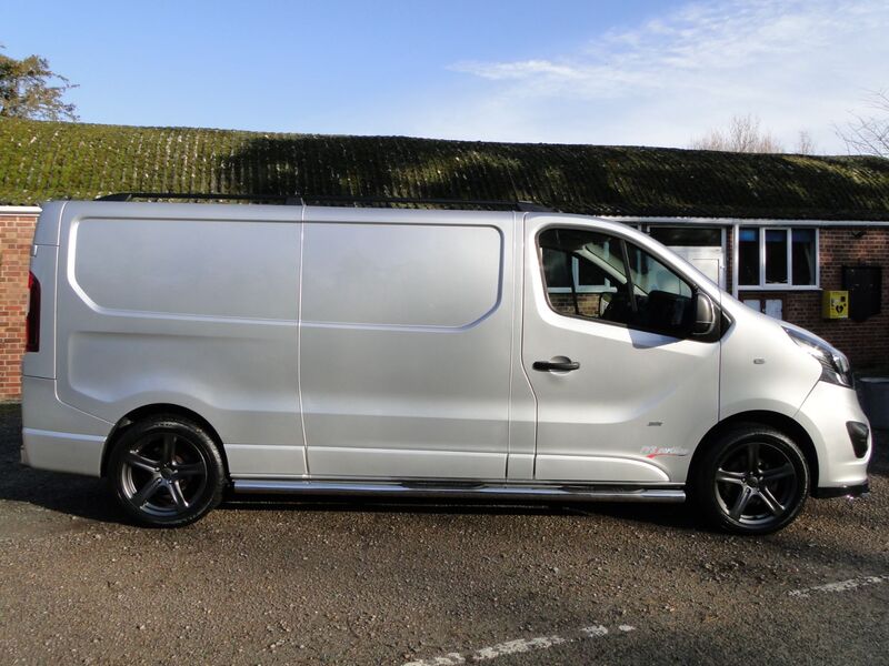 VAUXHALL VIVARO