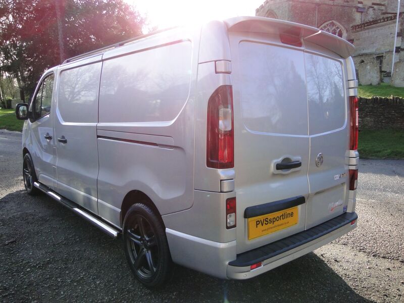 VAUXHALL VIVARO