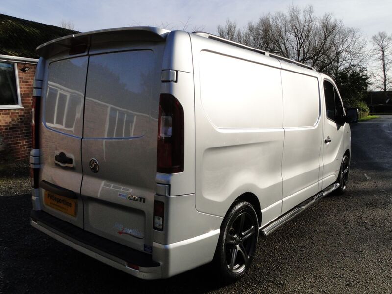 VAUXHALL VIVARO