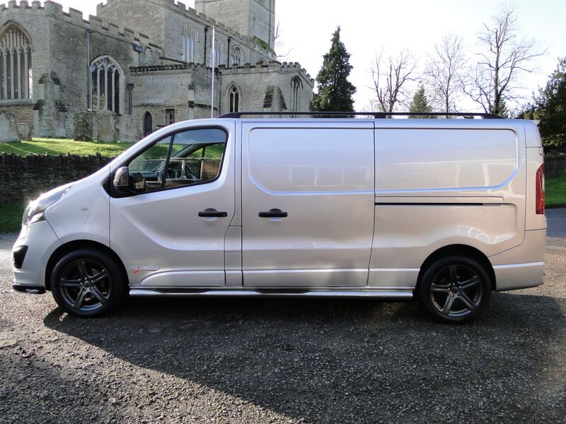 VAUXHALL VIVARO