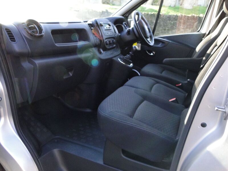 VAUXHALL VIVARO