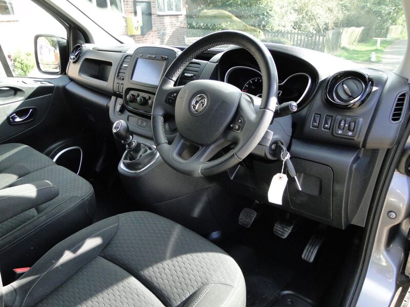 VAUXHALL VIVARO