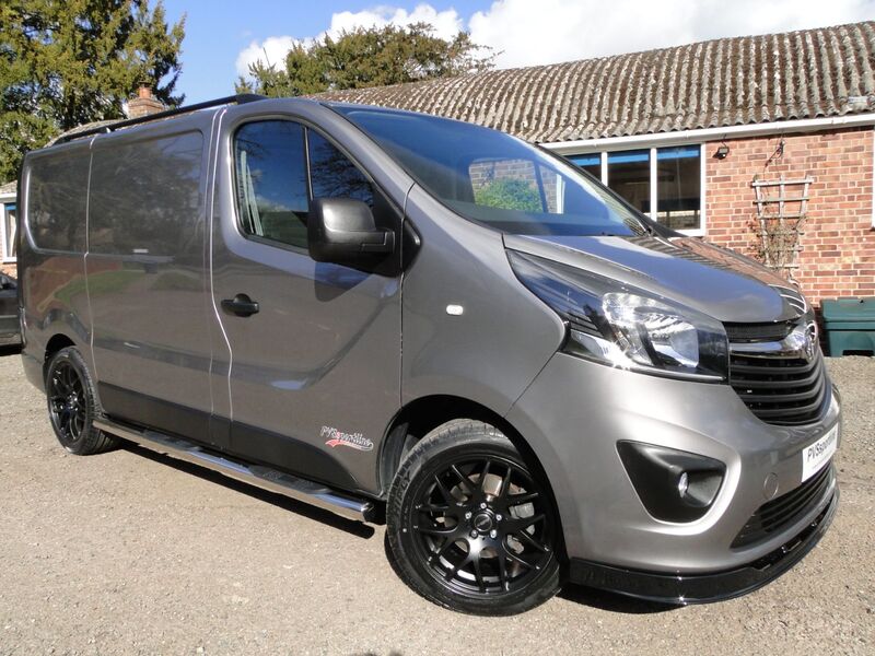 VAUXHALL VIVARO