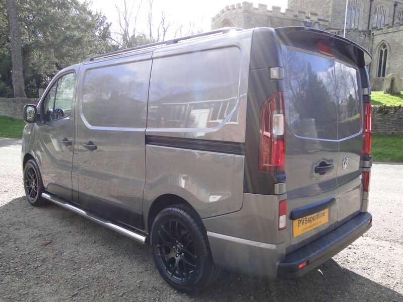 VAUXHALL VIVARO