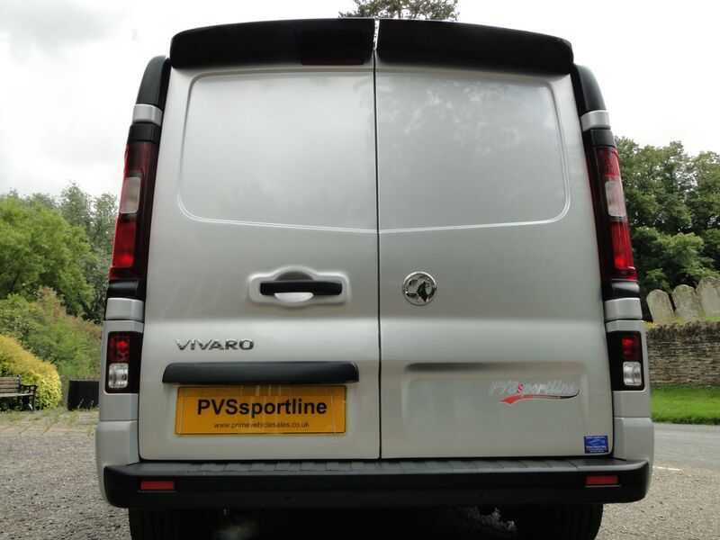 VAUXHALL VIVARO