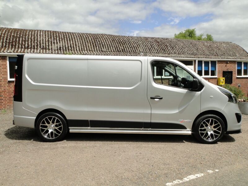 VAUXHALL VIVARO