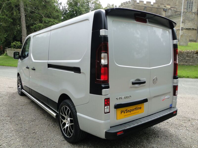 VAUXHALL VIVARO