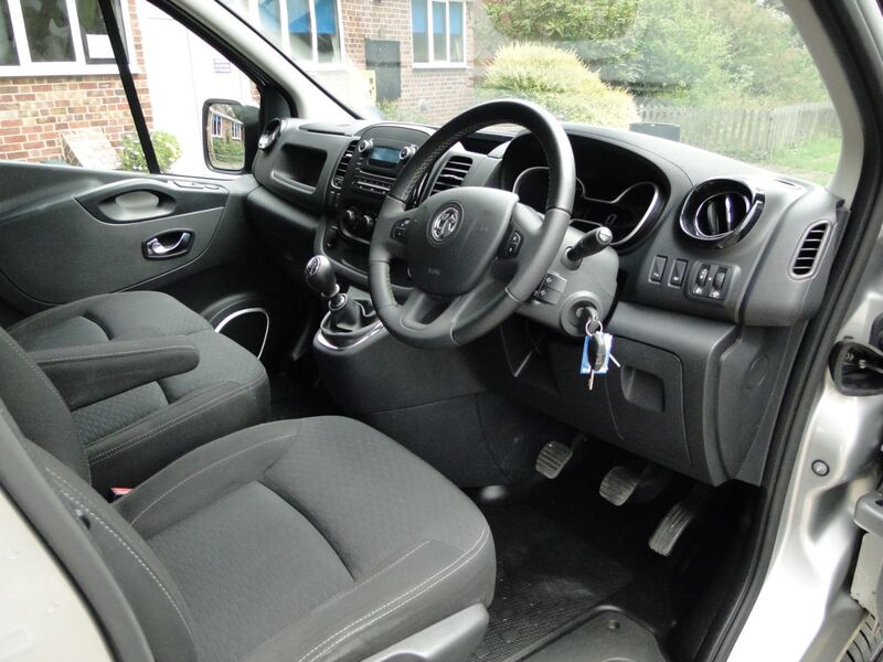 VAUXHALL VIVARO