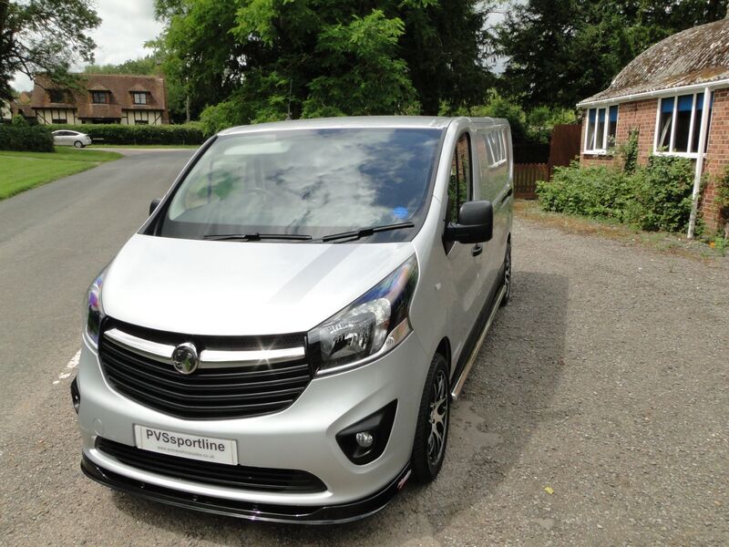 VAUXHALL VIVARO