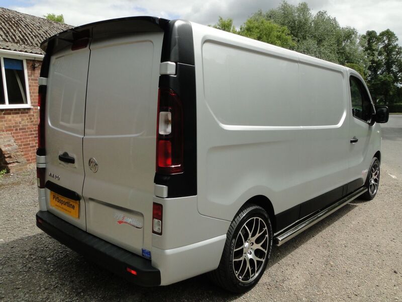 VAUXHALL VIVARO