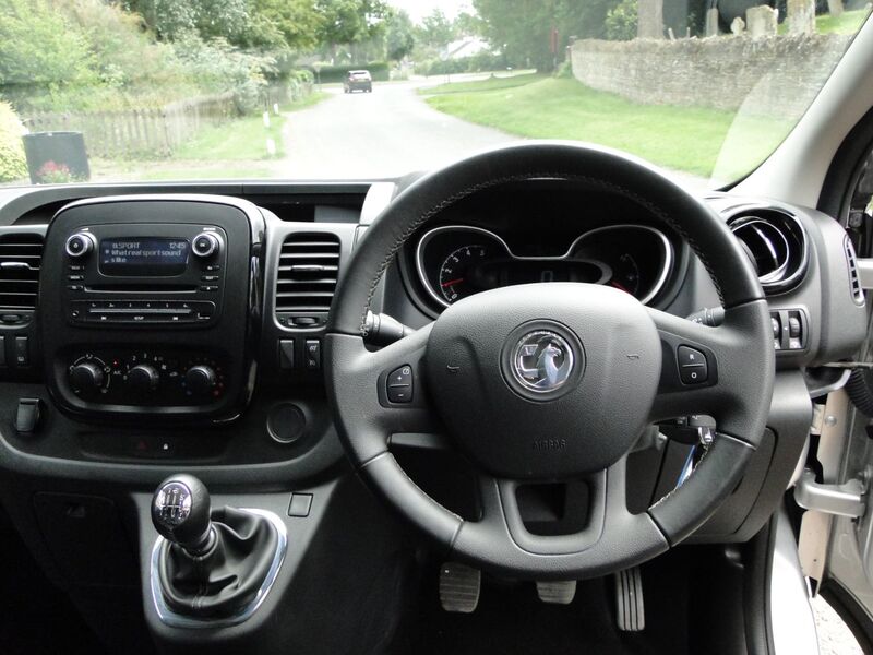 VAUXHALL VIVARO