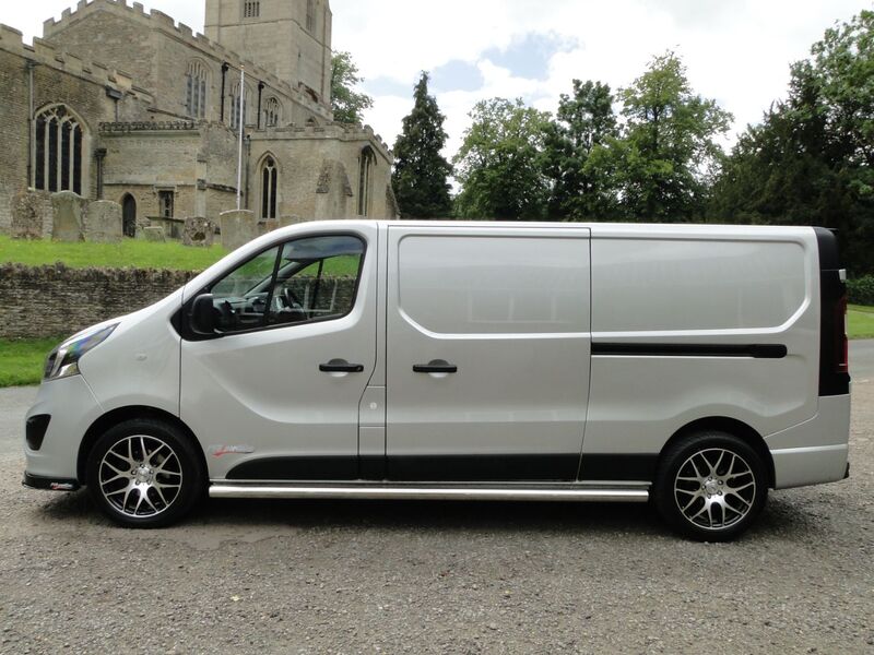 VAUXHALL VIVARO