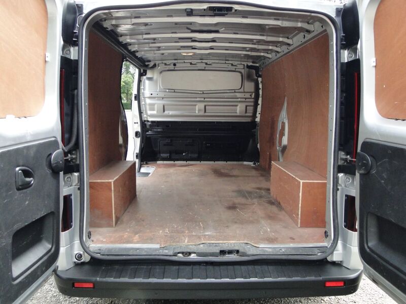 VAUXHALL VIVARO