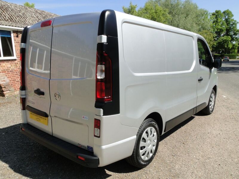 VAUXHALL VIVARO