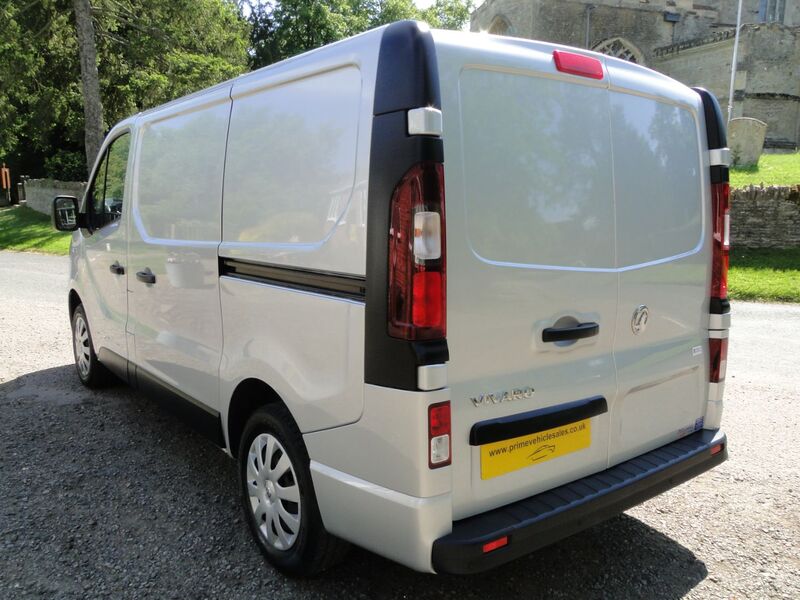 VAUXHALL VIVARO