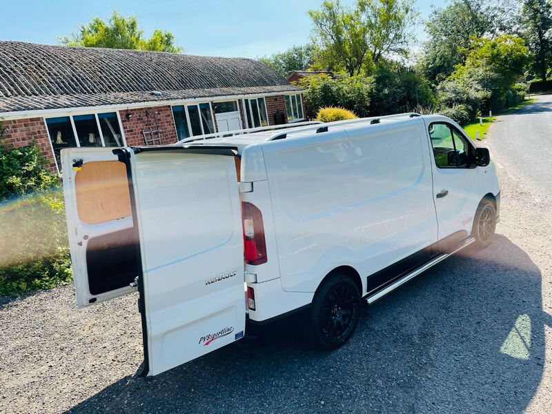 RENAULT TRAFIC