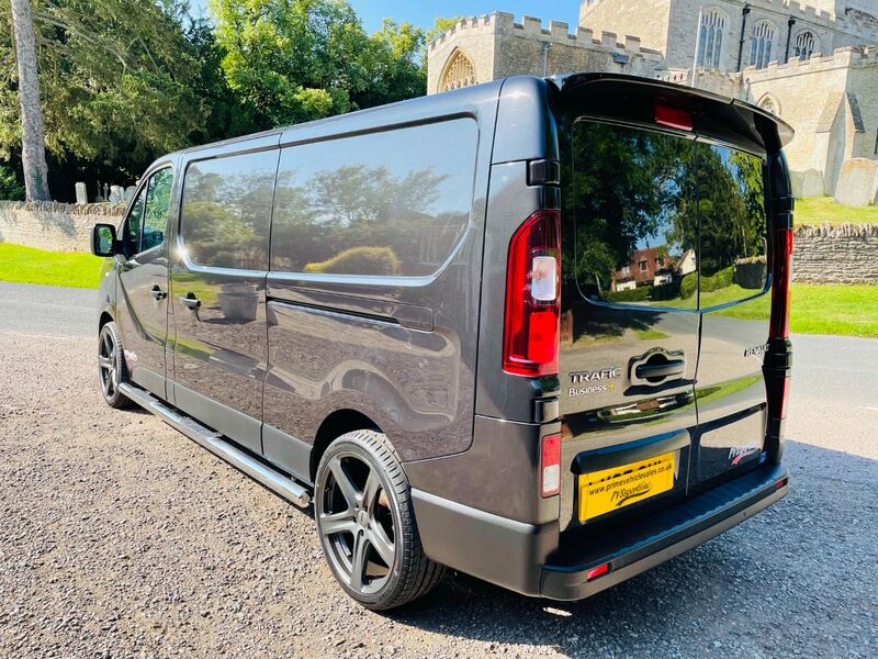 RENAULT TRAFIC