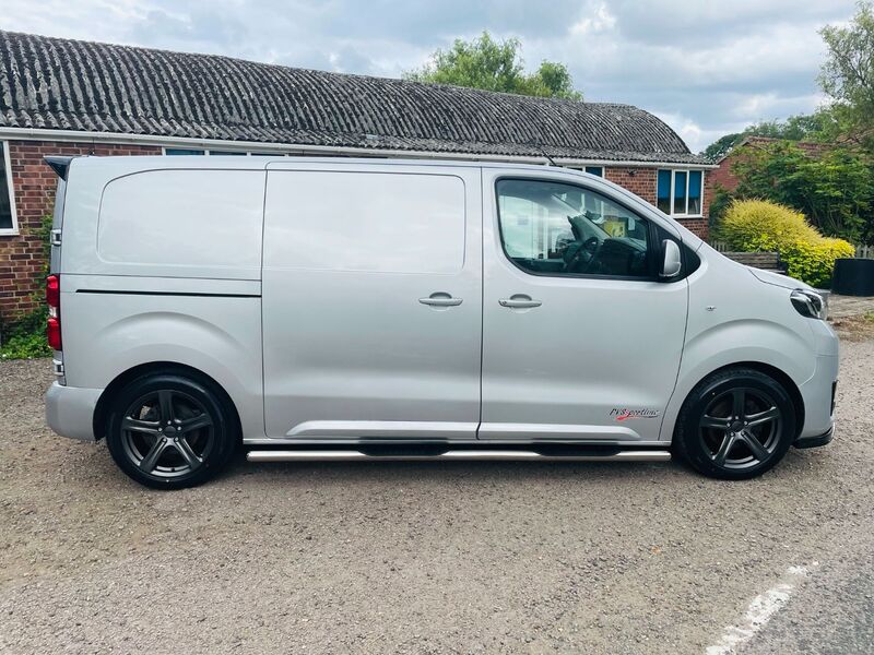 View TOYOTA PROACE L1 COMFORT PVSsportline Edition