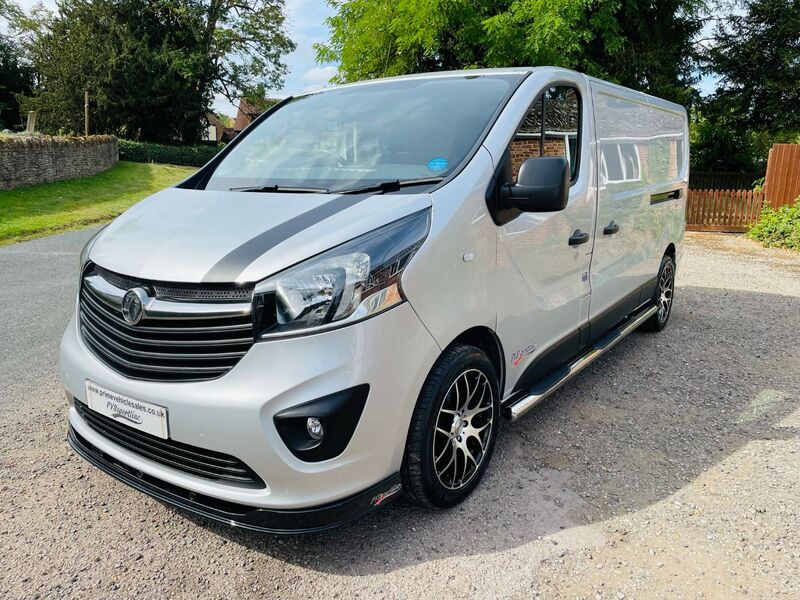 VAUXHALL VIVARO