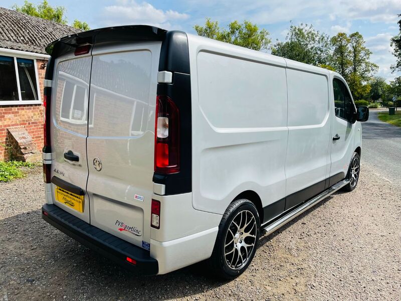 VAUXHALL VIVARO