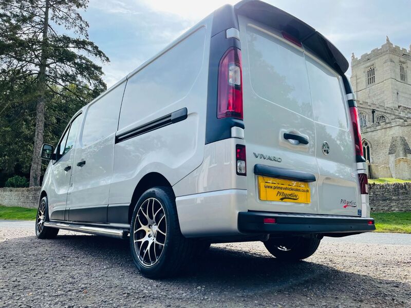 VAUXHALL VIVARO