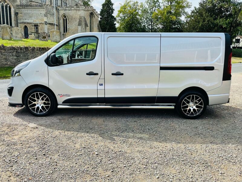 VAUXHALL VIVARO