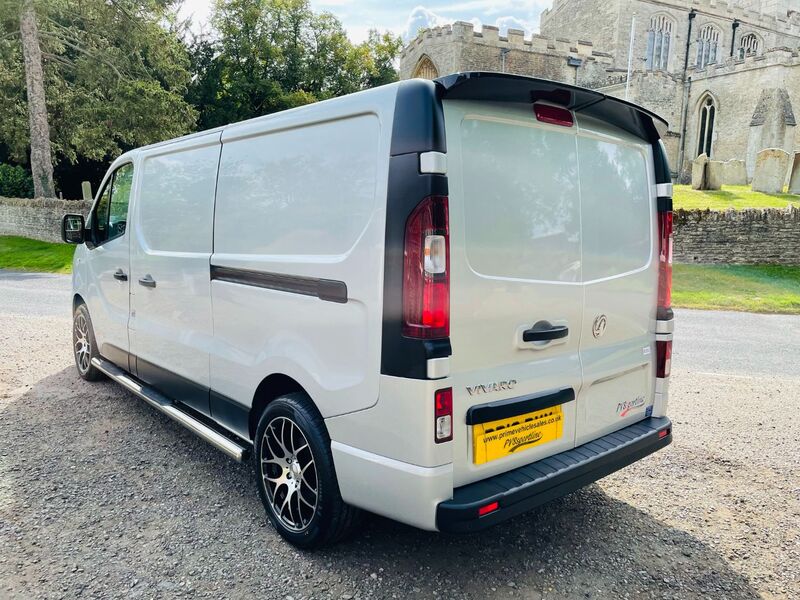 VAUXHALL VIVARO